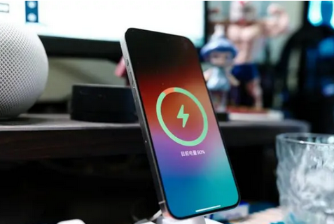 延平苹果15换屏服务分享用什么充电器给iPhone15充电更好 